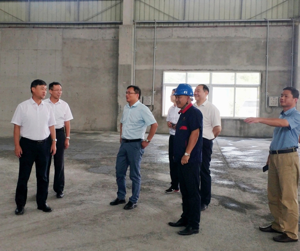 集團(tuán)公司黨委委員、股份公司黨委書記、總經(jīng)理蔣培進(jìn)到矸石項目部...