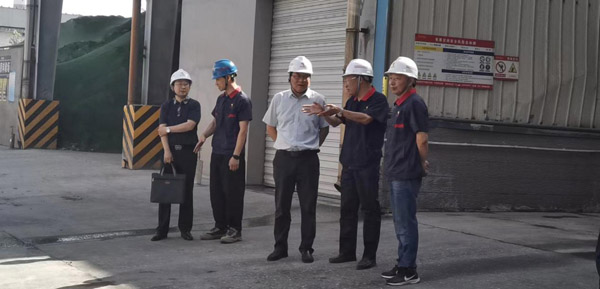 集團公司黨委委員、股份公司黨委書記、總經(jīng)理蔣培進到建材公司調(diào)...