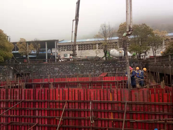 銅冠新技術(shù)環(huán)保水池改造工程正在施工 銅冠新技術(shù)環(huán)保水池改造工程正在施工