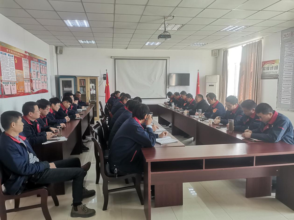公司領(lǐng)導到安裝公司開展形勢任務教育